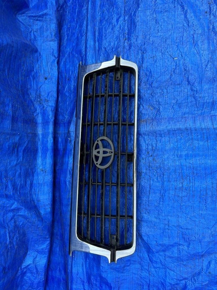 Решетка радиатора Тойота Ленд Крузер в Альметьевске 2401781