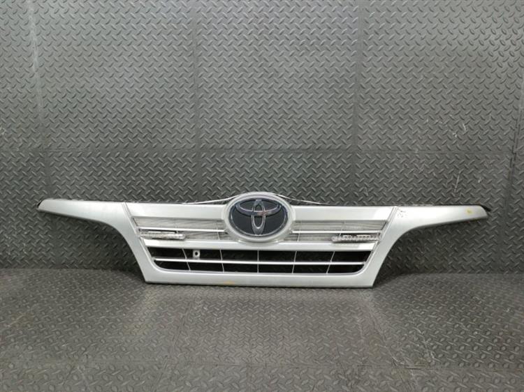Решетка радиатора Тойота Тойоайс в Альметьевске 440640